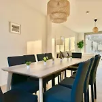 Bright Maisonette With Garden