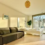 Bright Maisonette With Garden